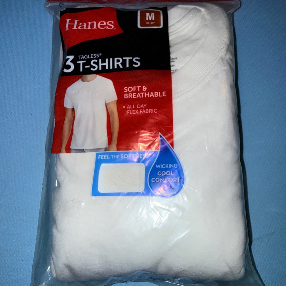 Hanes T-Shirts Men M NEW 3-Pack White Tagless Cotton Wicking Crew Neck